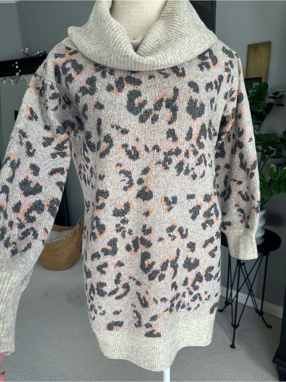 Anthropologie Sweater Leopard Cowl Neck Tunic Length Gray & Blush size XS